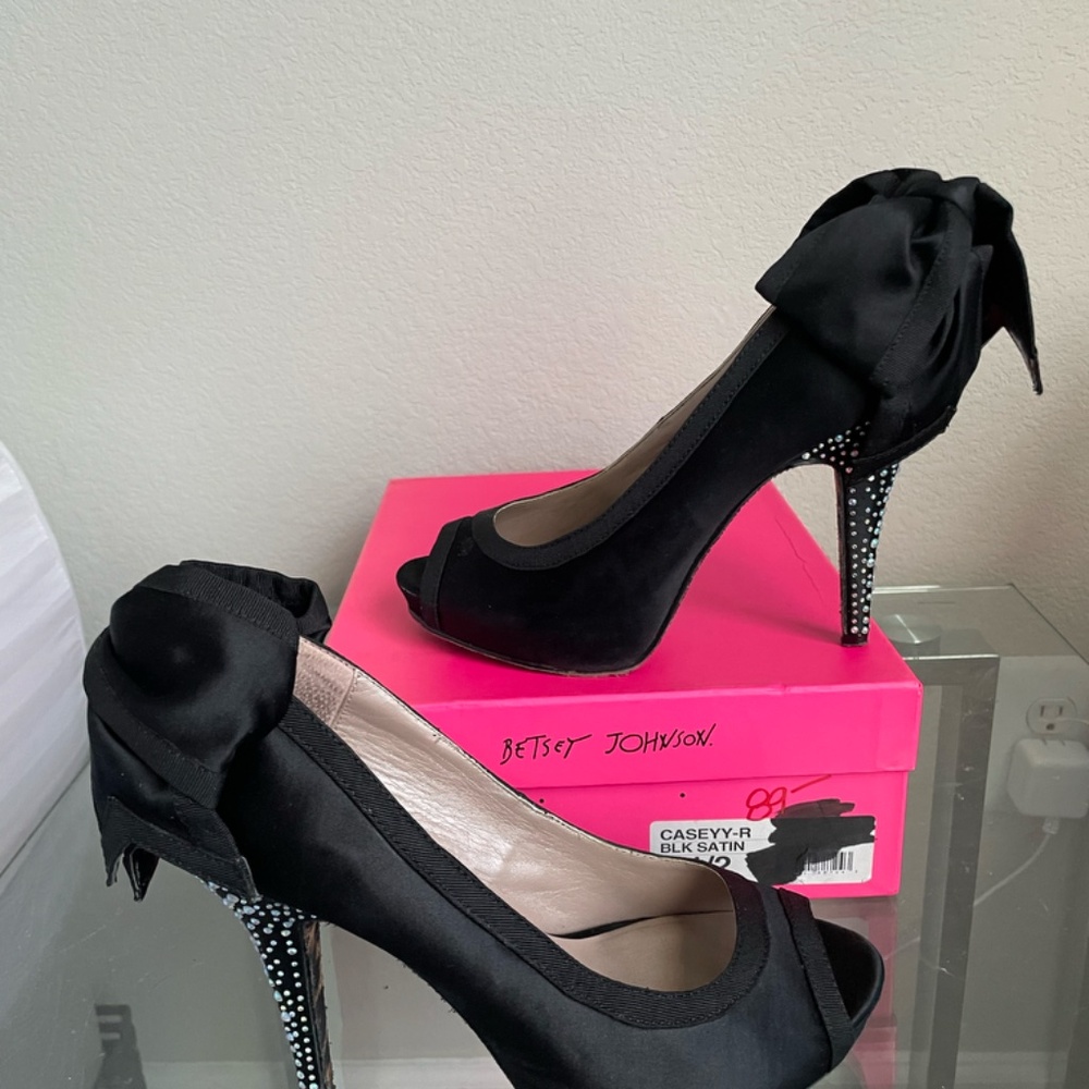 Bling stilettos bows